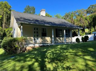 615 Arch St, Mount Airy, NC 27030