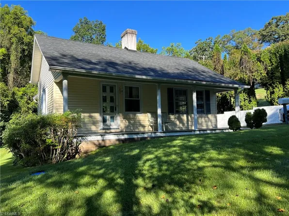 615 Arch St, Mount Airy, NC 27030