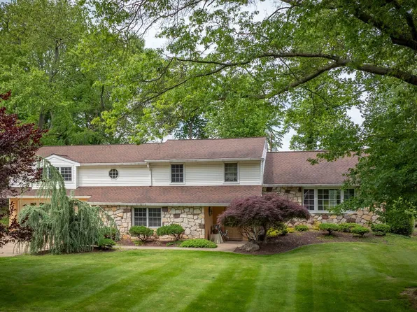 496 Holly Knoll Dr, Churchville, PA 18966