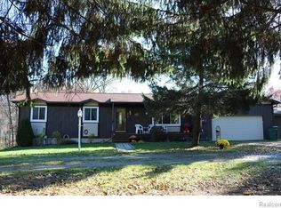 5610 Groveland Rd, Holly, MI 48442