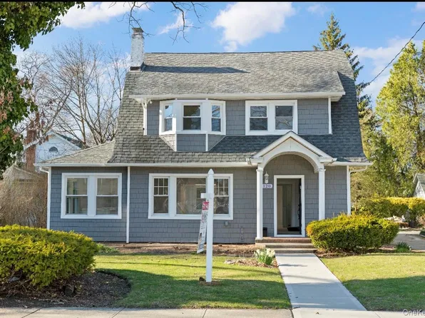120 Lena Avenue, Freeport, NY 11520