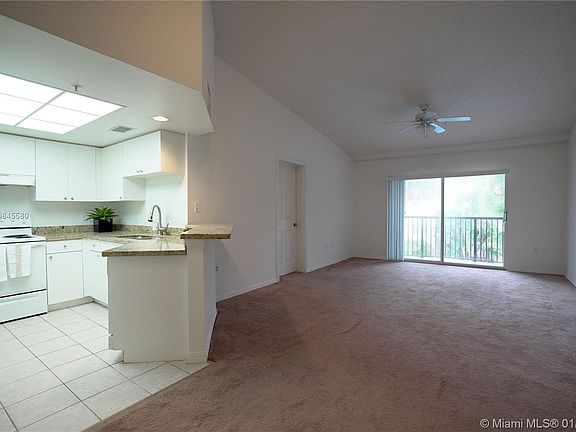 3rd image of 2009 SE 10th Ave APT 320