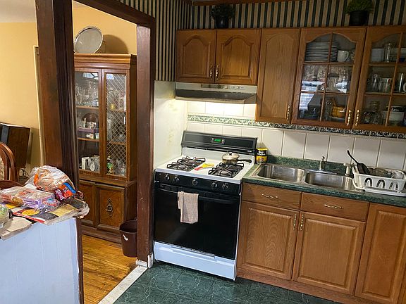 2nd image of 160 Charter Oaks Ave #160