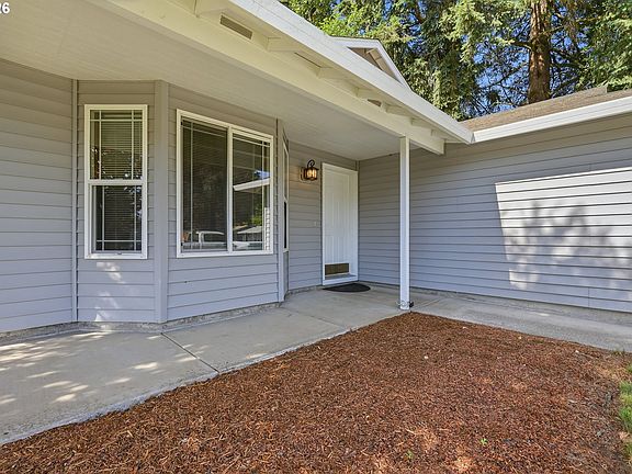 4th image of 207 SE 11th Cir