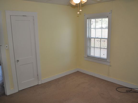 5th image of 902 E Broad St