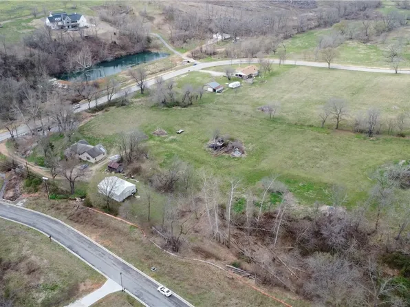 2396 E 1st Ave, Bentonville, AR 72713