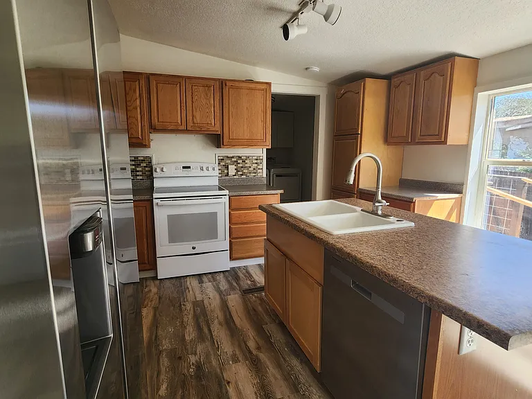 21533 W Laura St — Photo 23
