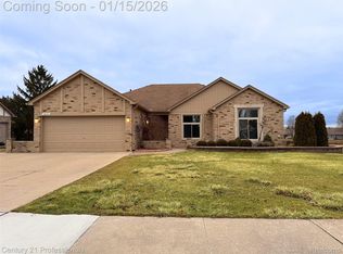 2633 Marlbank Dr, Sterling Heights, MI 48310