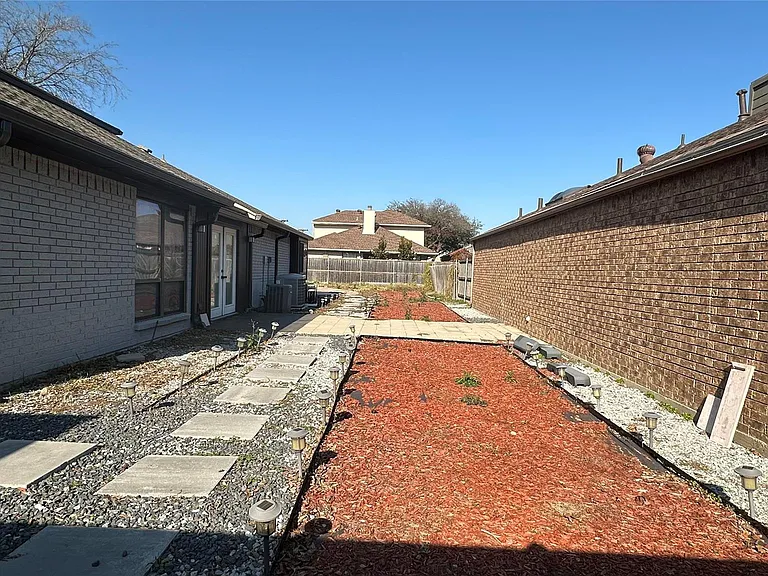 3925 Capricorn Ct — Photo 6
