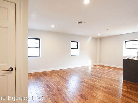 3rd image of 315 Whitney Ave APT 5B