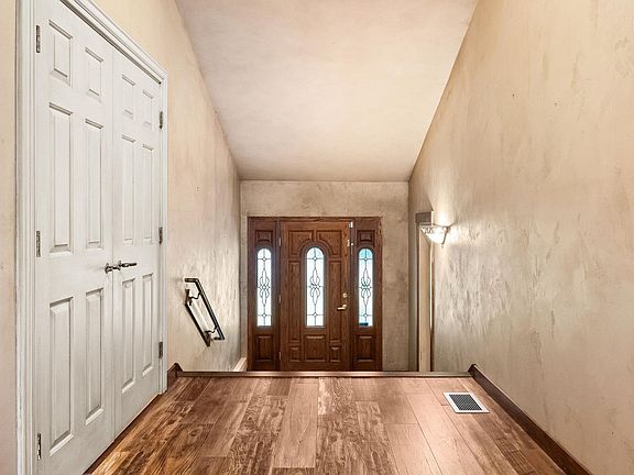 4th image of 377 Parkland Dr