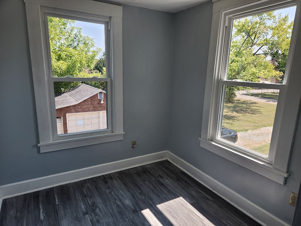 2nd image of 2731 Chapman St