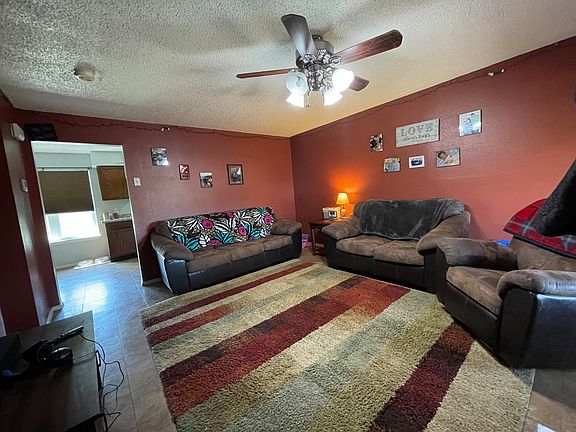 2nd image of 814 Westview Dr