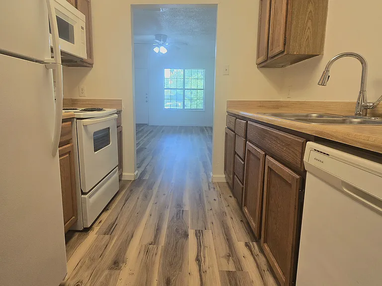 202 Ash Dr #103 — Photo 5