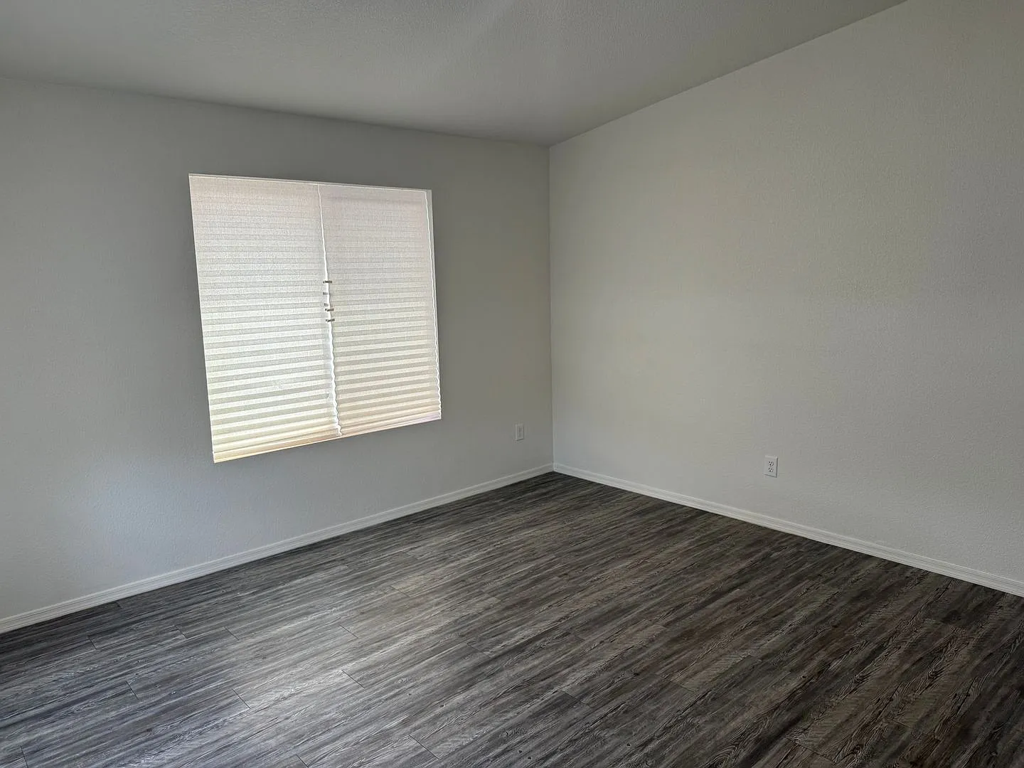 Desert Sands 4 bedroom 2 bathroom home with extra living room — Photo 2