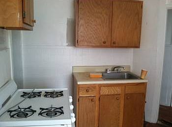 2nd image of 184 Franklin St APT D5