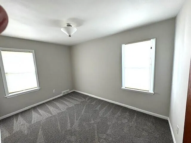 907 Bruce St — Photo 6