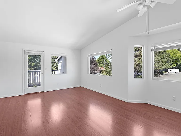 730 SE 8th Ave #H202 — Photo 2