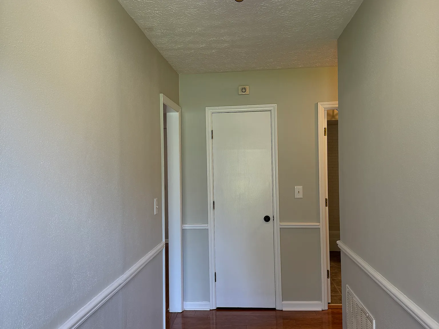 4104 Surrey Ln — Photo 4