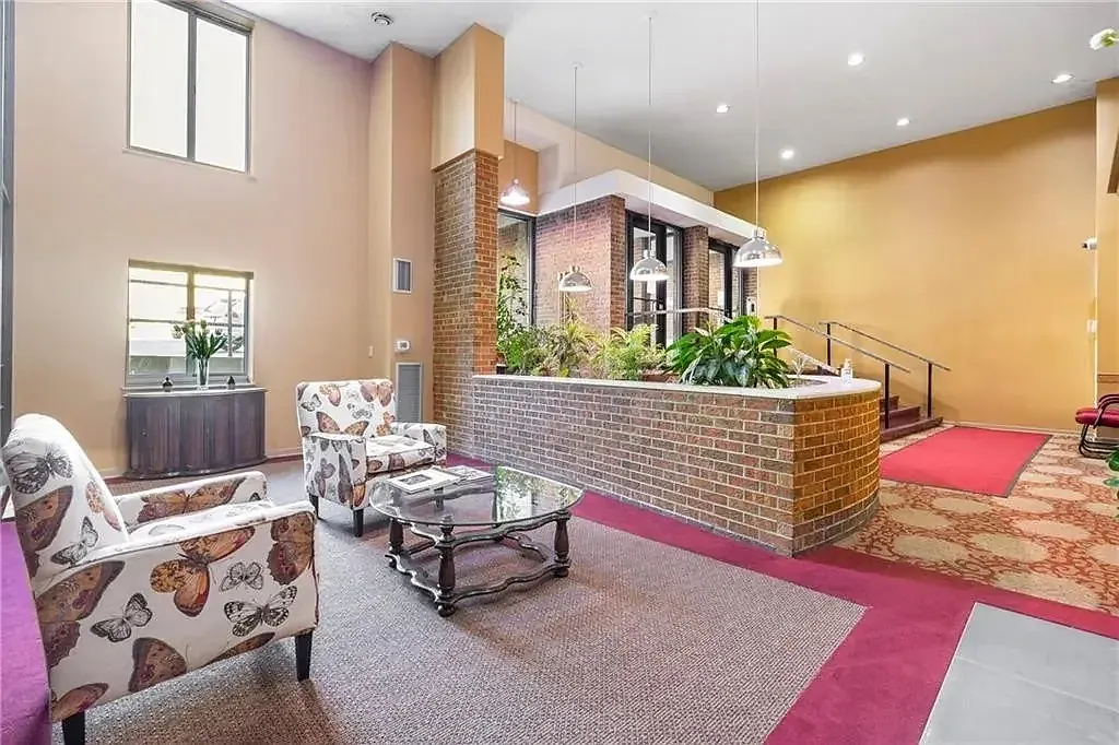 2 bed, 1270 sqft, $1,199 — Photo 2
