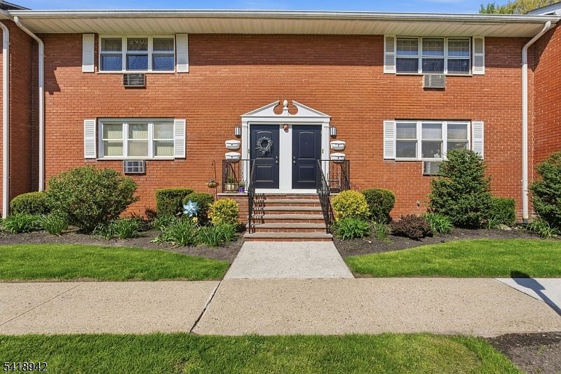 1st image of 45 Wilfred St #6