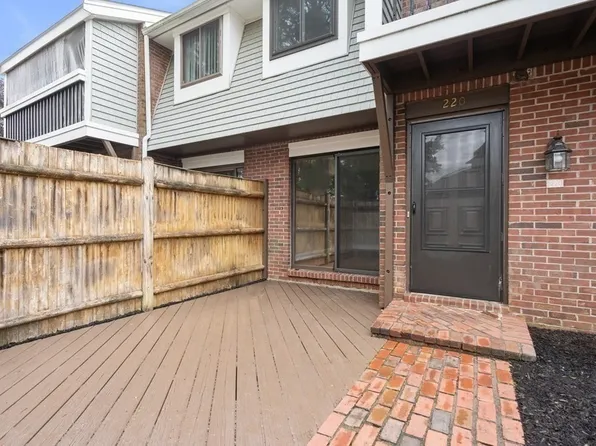 220 Greenbrook Dr, Stoughton, MA 02072