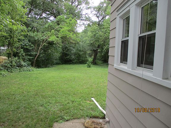 3rd image of 135 Spaulding Ave W