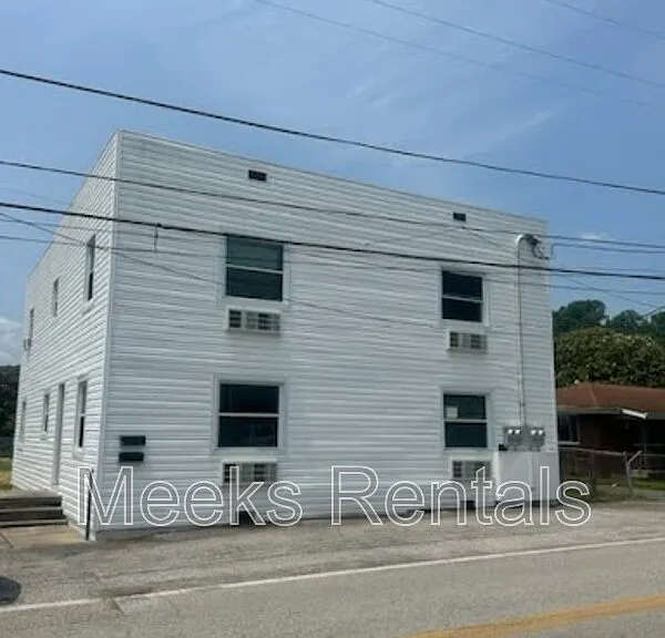 405 29th St W — Photo 2