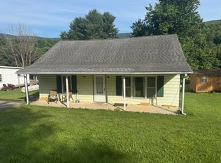 150 Crestwood Dr, Narrows, VA 24124