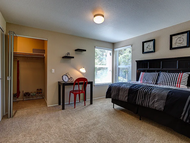 Commons at Dawson Creek Apartments — Photo 10