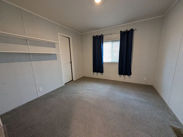 820 Crest Dr — Photo 12