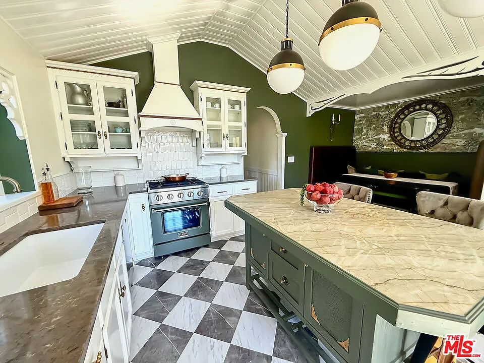 4 bed, 3.5 bath, 2694 sqft, $5,980 — Photo 3