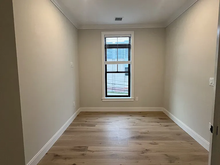 157 Everett St #1 — Photo 6