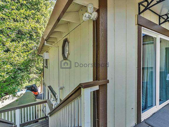 3rd image of 399 Old Mill Pond Rd #2