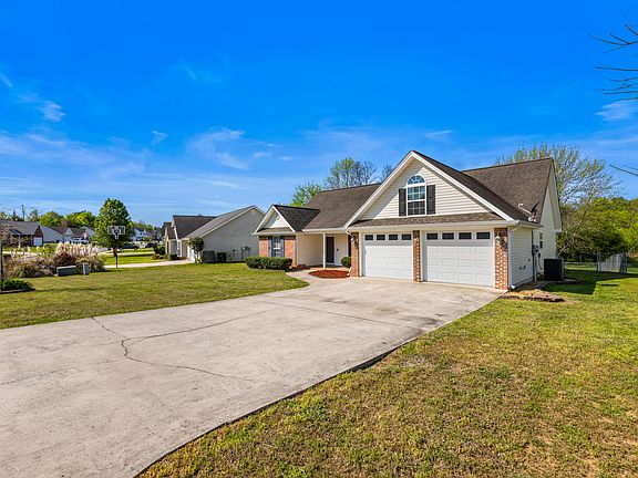 3rd image of 289 Gladstone Dr