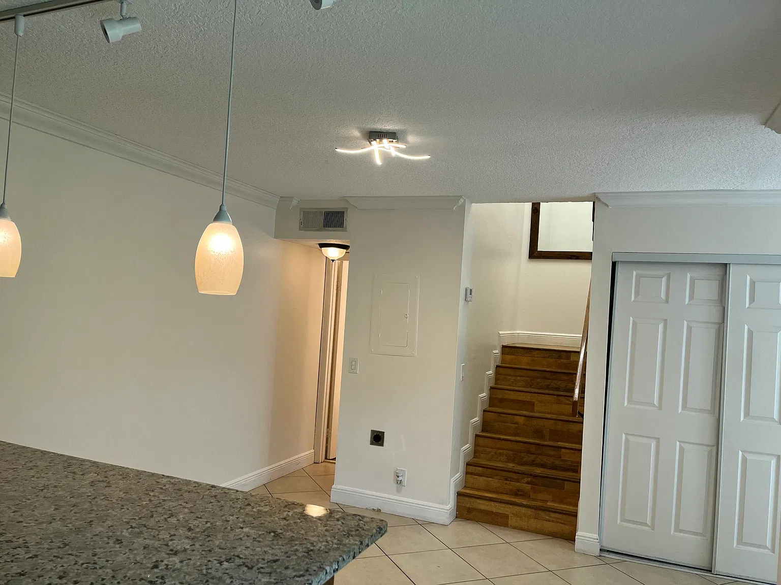 2 bed, 2.5 bath, 1230 sqft, $2,675 — Photo 3