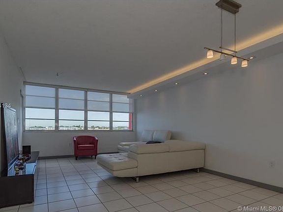 3rd image of 1301 Miami Gardens Dr #314W