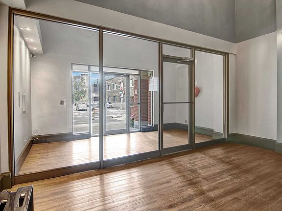 2nd image of 500 Richmond St W #309