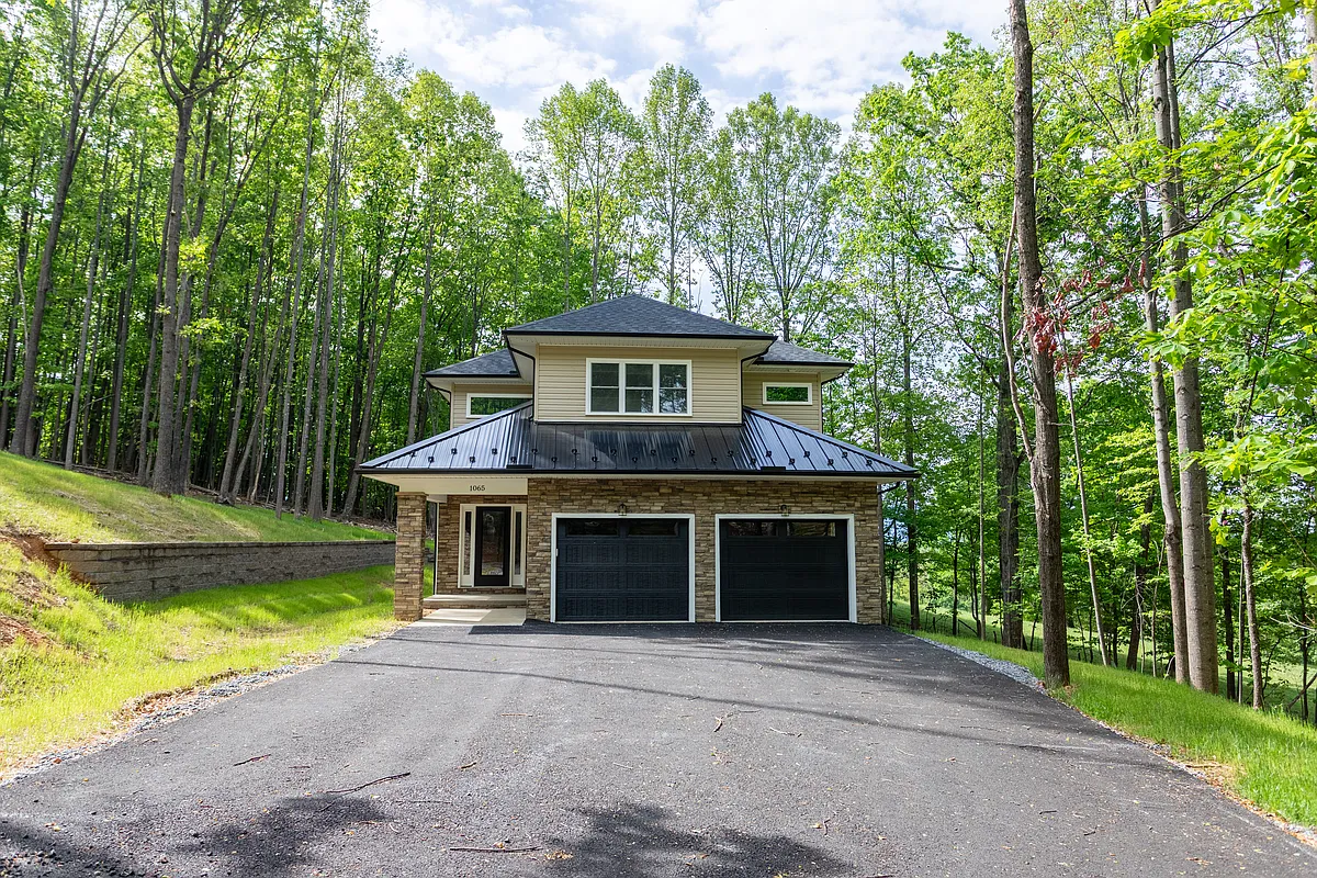 Building Photo - 1065 Thornblade Way