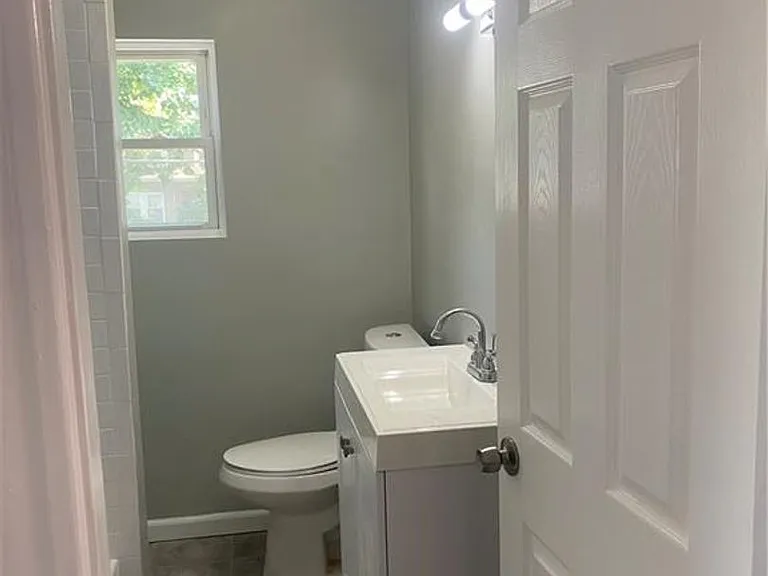 160 California Ave — Photo 12