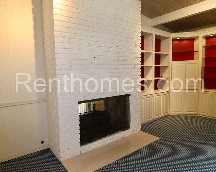 2244 Plum St — Photo 18