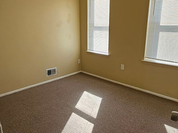 5th image of 2704 Lauretta Ave