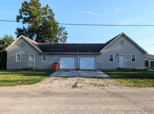 305 W 2nd St, Arthur, IL 61911
