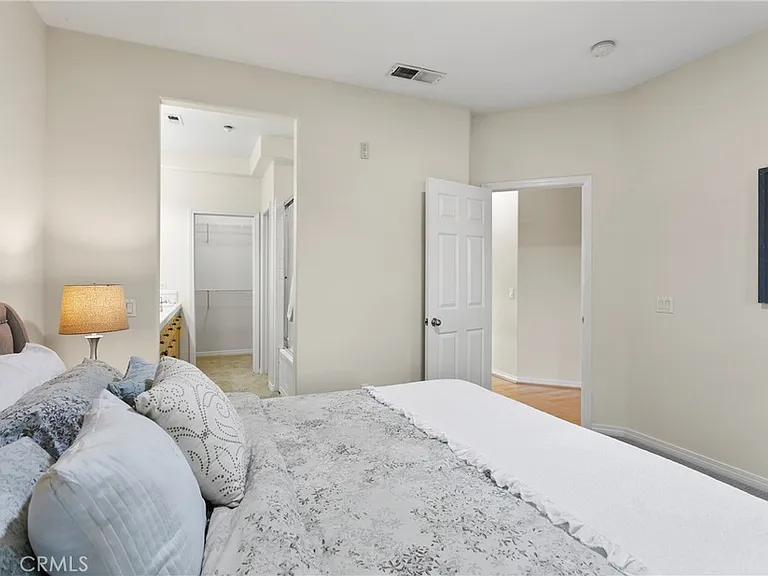 44 Modesto — Photo 16