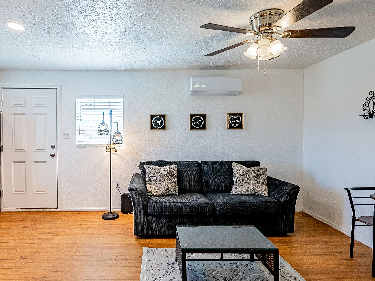 1 bed, 400 sqft, $1,100 — Photo 1