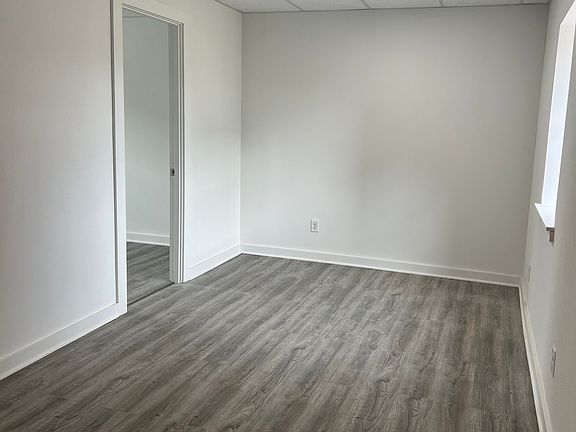 5th image of 3902 Elm St #6