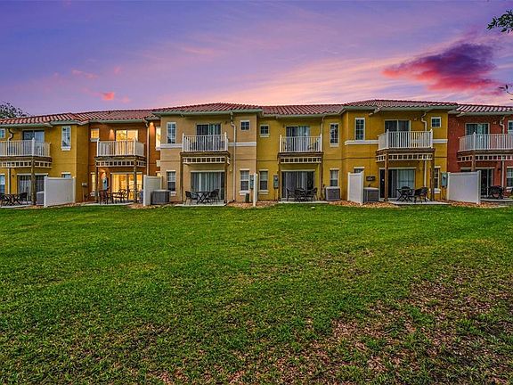 3rd image of 1075 Park Ridge Cir