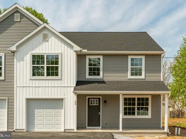 313 W Water St, Annville, PA 17003