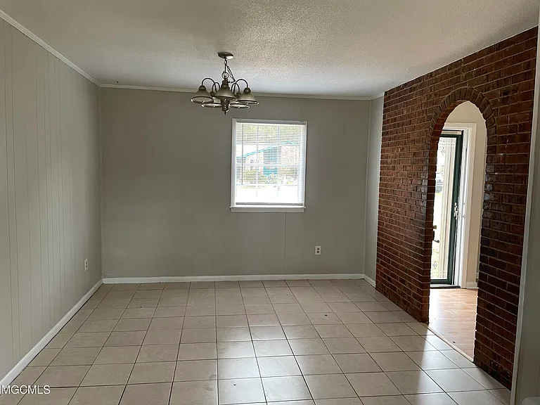 2501 Academy Dr — Photo 4