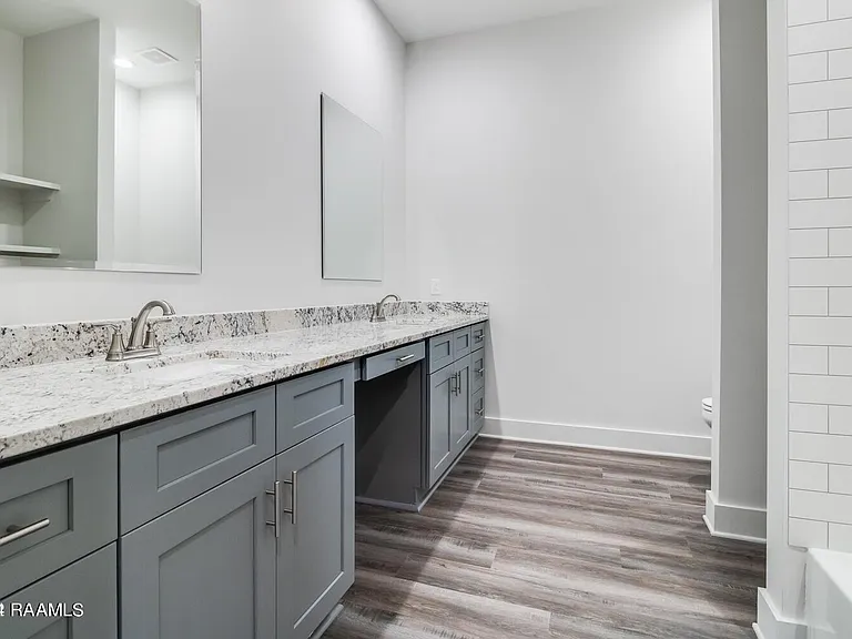 711 E Main St #900 — Photo 16